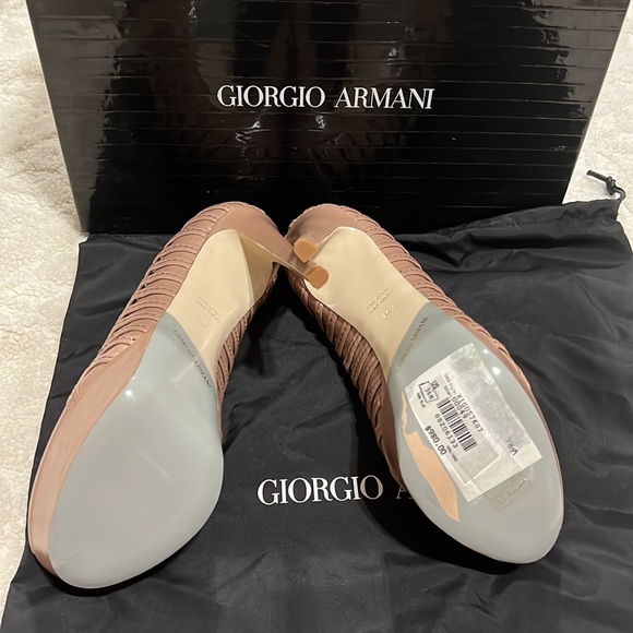 NIB Giorgio Armani Platform Pumps size 36 1/2 - Picture 2 of 7